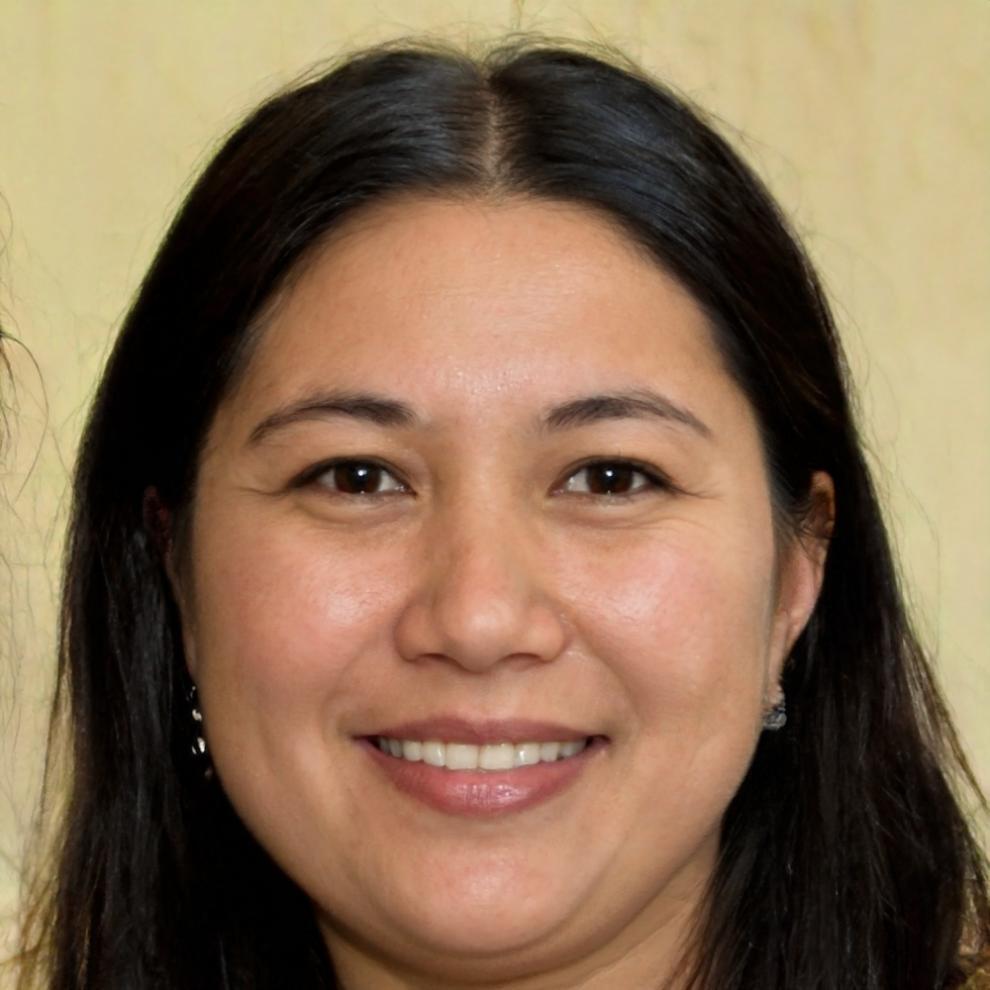 Retrato profesional de Thessa Kovacek, directora de análisis de riesgos